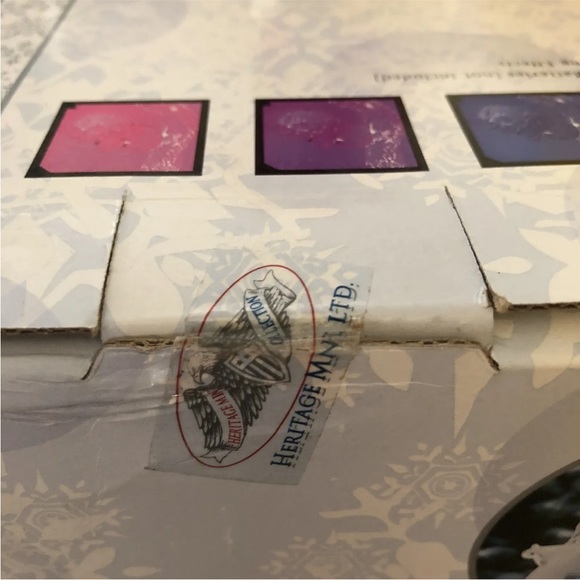 Vintage Heritage Mint, Holiday Ice Sculpture “Santa With Presents”. Unopened Box - Picture 9 of 9